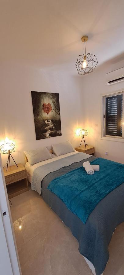 Luxury Apartment In Light House Beach Paphos Kültér fotó