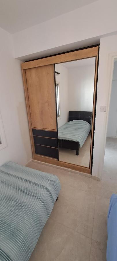 Luxury Apartment In Light House Beach Paphos Kültér fotó