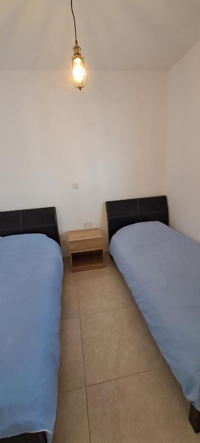 Luxury Apartment In Light House Beach Paphos Kültér fotó