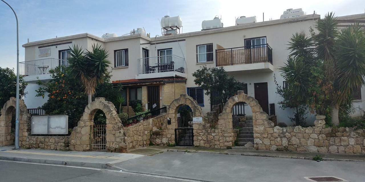 Luxury Apartment In Light House Beach Paphos Kültér fotó